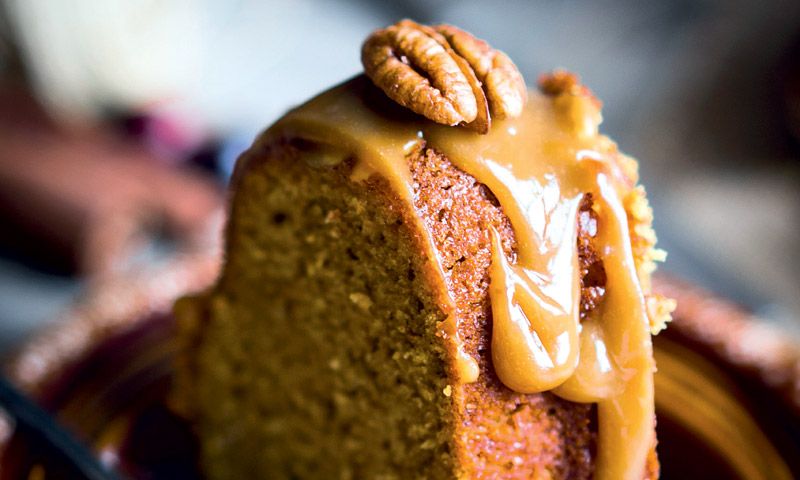 Bizcocho de nueces con dulce de leche