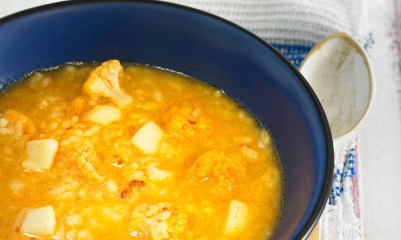 Arroz caldoso de coliflor y calamares