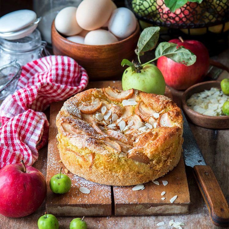Bizcocho de manzana y almendra Bizcocho de manzana y almendra