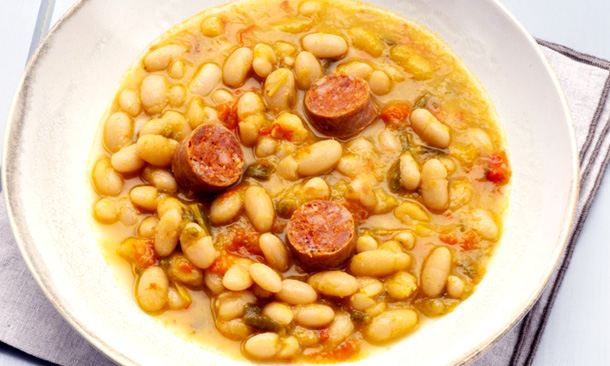 Alubias blancas con pimientos y chorizo