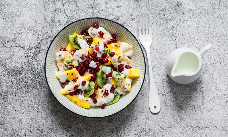 Macedonia con yogur de coco