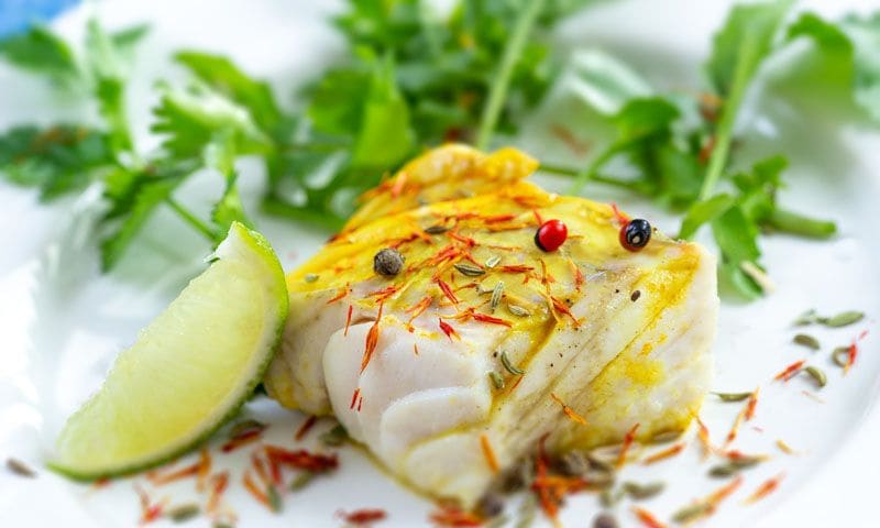 Merluza en salsa de azafrán y anís