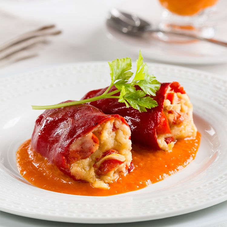 Pimientos del piquillo rellenos de merluza