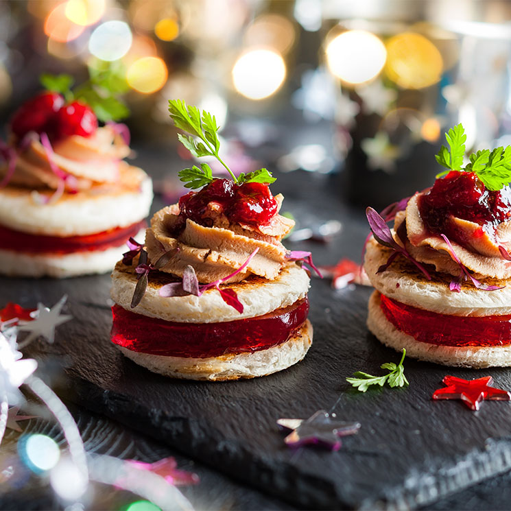 Bocadito de 'foie' con gelatina de fresa y 'chutney' de arándanos