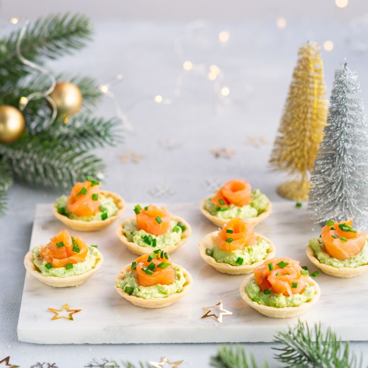 Tartaletas con crema de aguacate y salmón ahumado