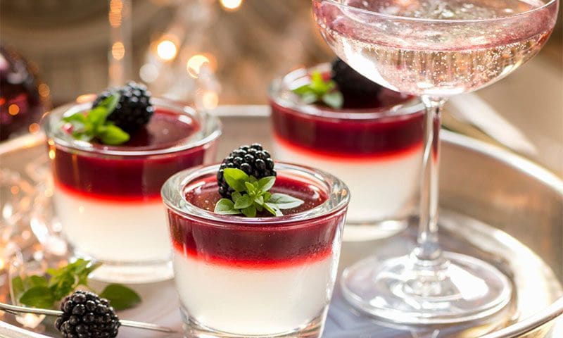 'Panna cotta' con gelatina de moras y vodka