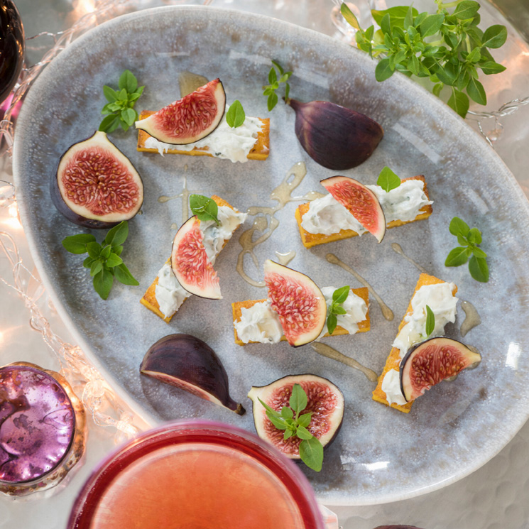 Canapés de polenta con queso 'dolcelatte' e higos