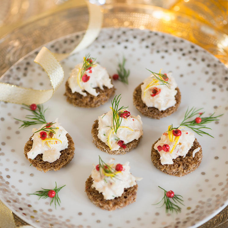 Canapé de ensaladilla de langostinos