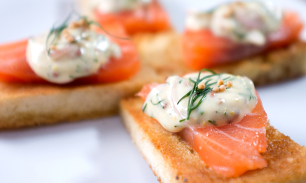 Salmón gravlax con mostaza Salmón gravlax con mostaza