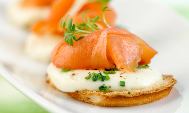 Canapés de salmón ahumado con 'mozzarella' Canapés de salmón ahumado con 'mozzarella'