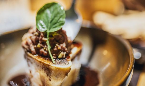 'Steak tartar' con huesos de tuétano