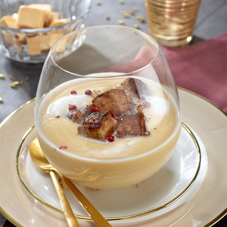 Crema de coco con dados de ave Crema de coco con dados de ave