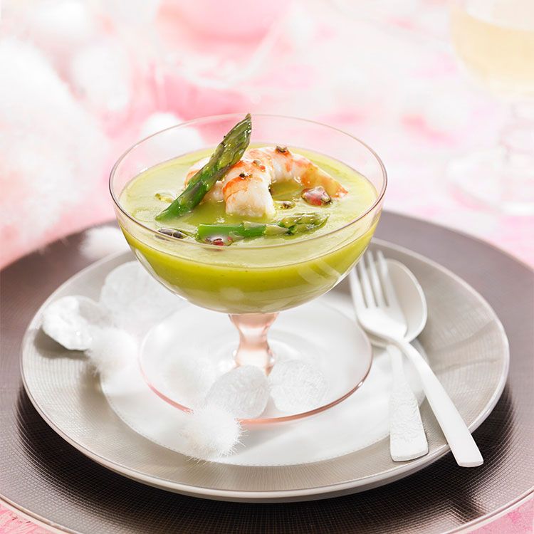 Crema de espárragos verdes con gambas y aceite picante Crema de espárragos verdes con gambas y aceite picante