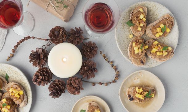 Turrón de foie, cebolla frita y mango Turrón de foie, cebolla frita y mango