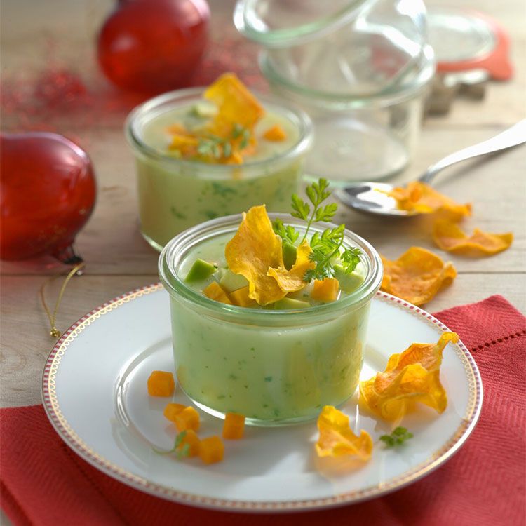 Crema de aguacate y patata con chips de calabaza Crema de aguacate y patata con chips de calabaza
