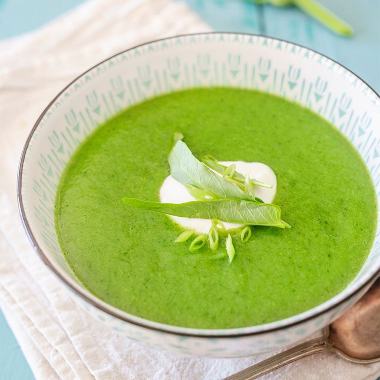 Sopa cremosa de calabacín y espinacas Sopa cremosa de calabacín y espinacas
