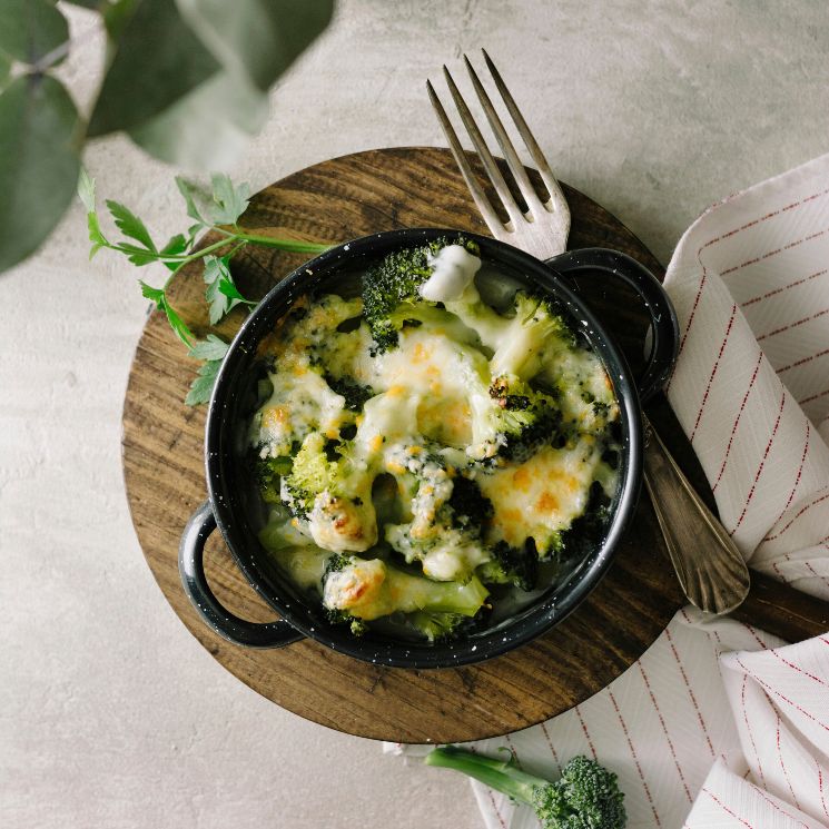 Brócoli gratinado con queso al horno