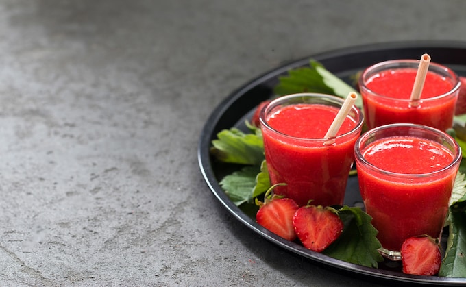 'Smoothie' rojo de tomate y fresas