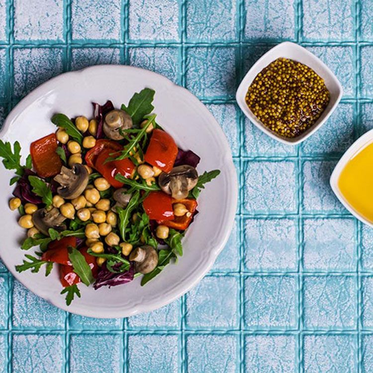 Ensalada templada de queso 'Halloumi' con garbanzos y rúcula Ensalada templada de queso 'Halloumi' con garbanzos y rúcula