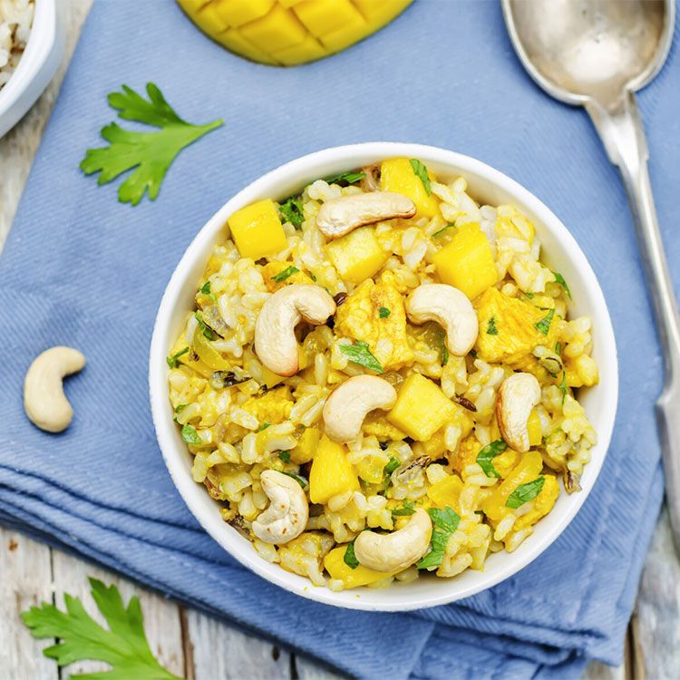 Arroz con pollo al curry, mango y anacardos Arroz con pollo al curry, mango y anacardos