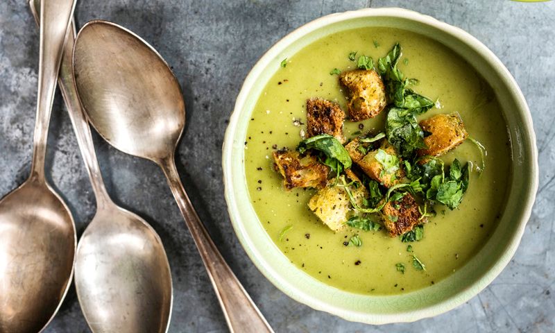 Crema de espinacas y nabos con ‘croutons’