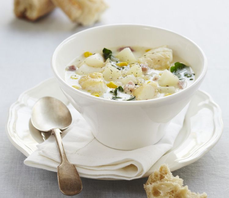 Sopa de bacalao con espinacas, beicon y maíz Sopa de bacalao con espinacas, beicon y maíz