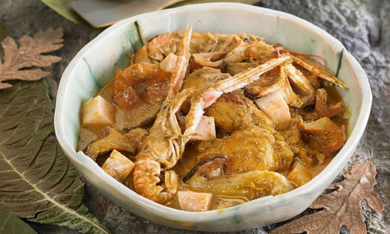 Guiso de pavo con cigalas, setas y tocino ibérico