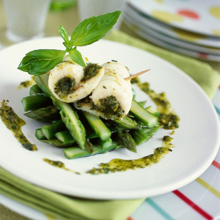 Rollitos de lenguado rellenos de pesto de pistacho con trigueros Rollitos de lenguado rellenos de pesto de pistacho con trigueros