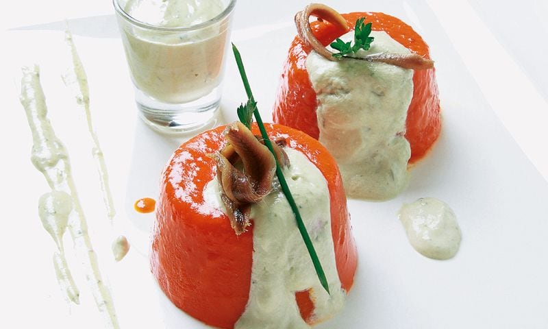Flanes de piquillo con salsa de anchoas