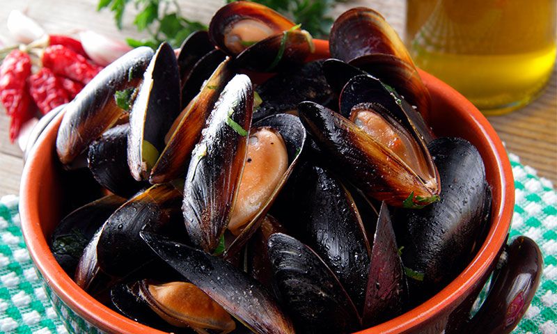 Mejillones al vapor con ajo y guindilla