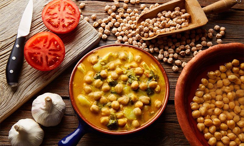 Potaje de garbanzos con patata y brócoli