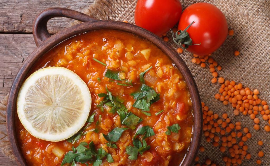 Lentejas naranjas al curry con verduras