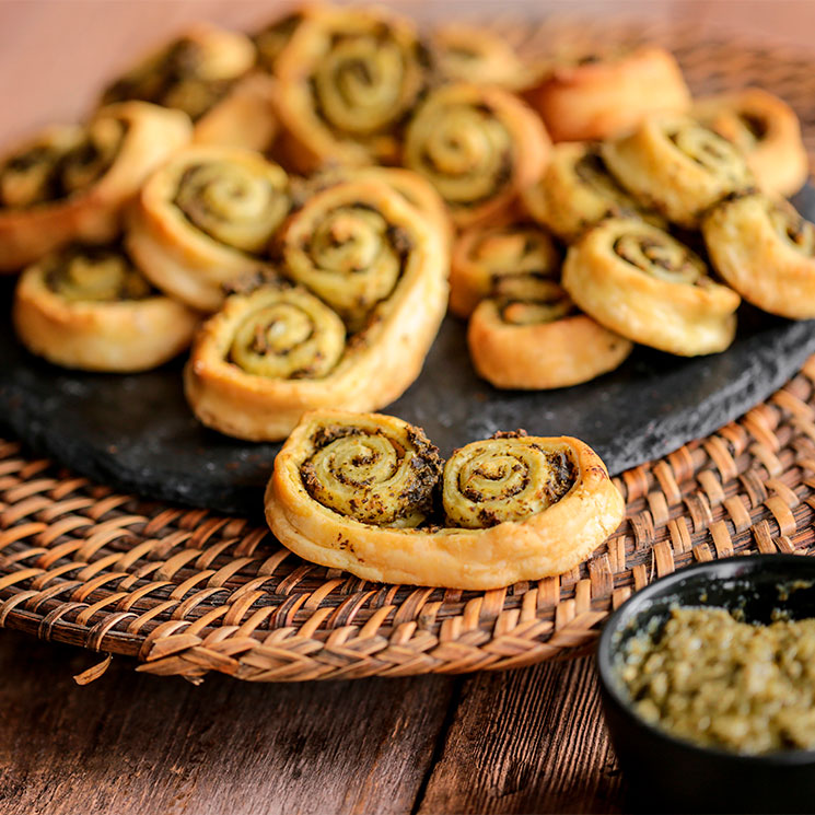 Palmeritas con pesto de pistachos