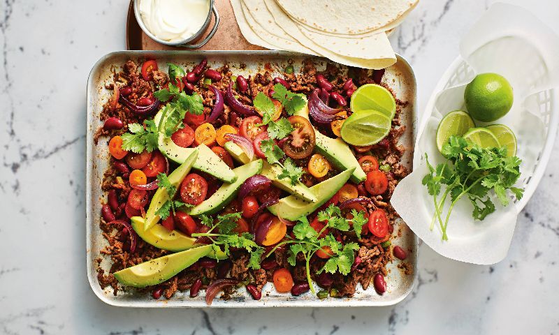 Carne con frijoles y aguacate