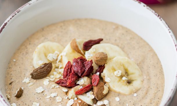 'Smoothie bowl' de avena y fruta del dragón 'Smoothie bowl' de avena y fruta del dragón