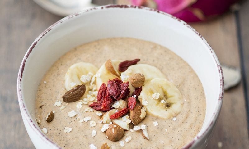 'Smoothie bowl' de avena y fruta del dragón