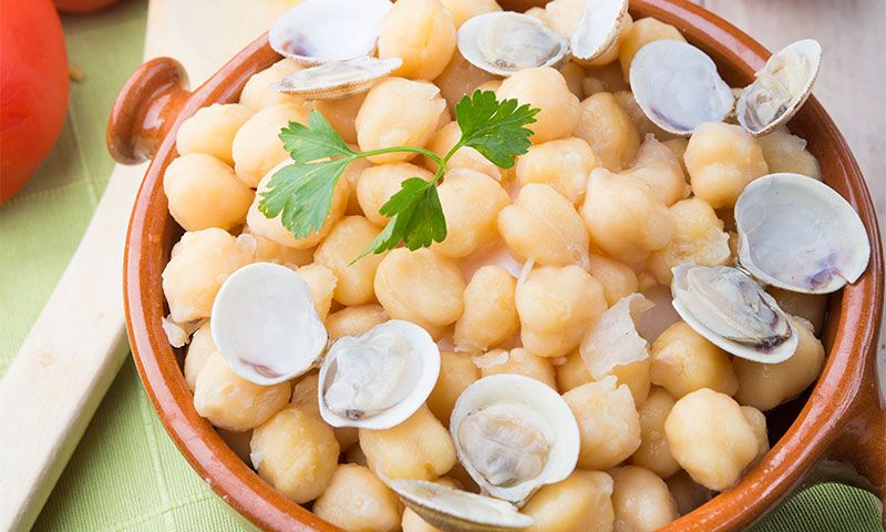 Garbanzos con almejas