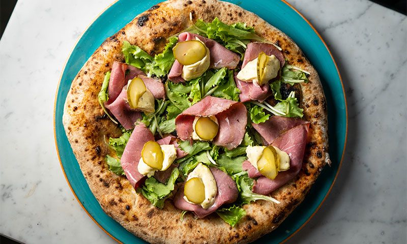 Pizza con pastrami