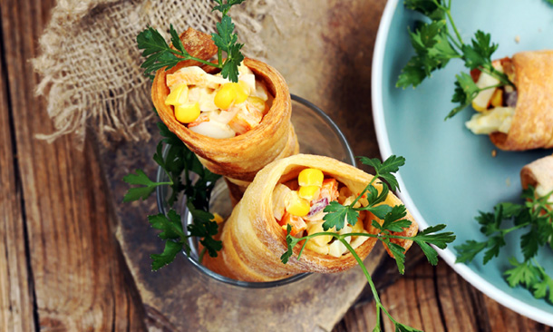 Conos de hojaldre rellenos de ensaladilla Conos de hojaldre rellenos de ensaladilla