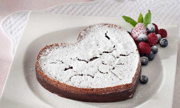 Bizcocho de chocolate en corazón Bizcocho de chocolate en corazón