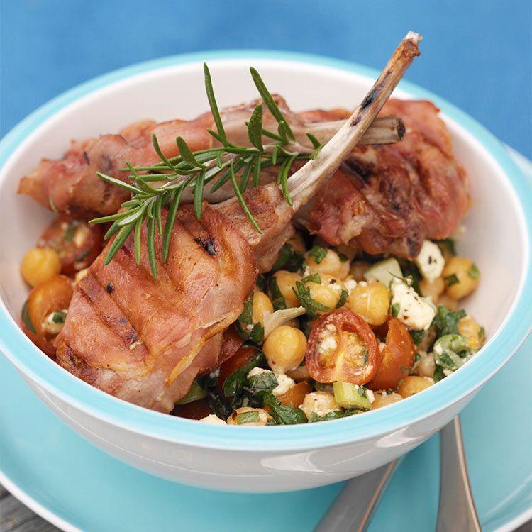 Chuletas de cordero con garbanzos y queso feta Chuletas de cordero con garbanzos y queso feta