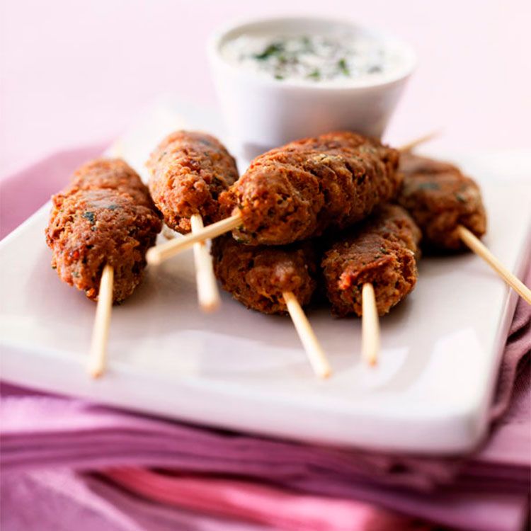 'Kefta kebab' de ternera con salsa de yogur 'Kefta kebab' de ternera con salsa de yogur