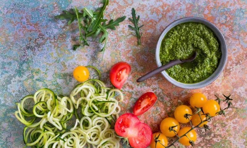 Espaguetis de calabacín con pesto