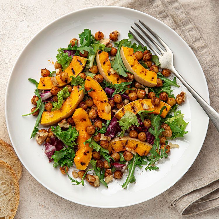 Ensalada de calabaza a la parrilla con garbanzos salteados Ensalada de calabaza a la parrilla con garbanzos salteados