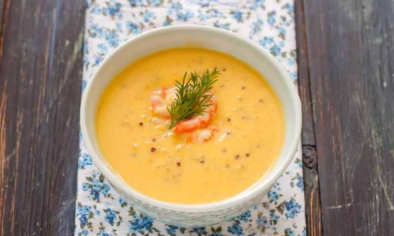 Crema de calabaza con quinoa y gambas