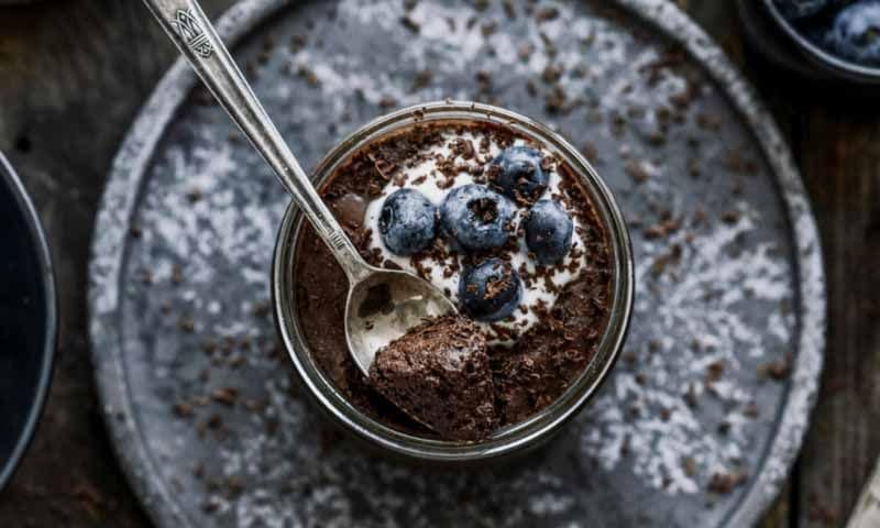 Mousse de chocolate con arándanos (sin huevo)