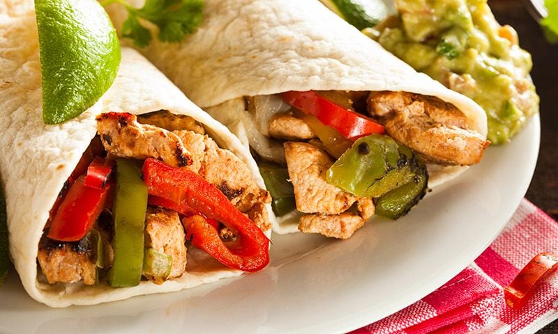 Fajitas de pollo y verduras salteadas (Chicken fajitas)