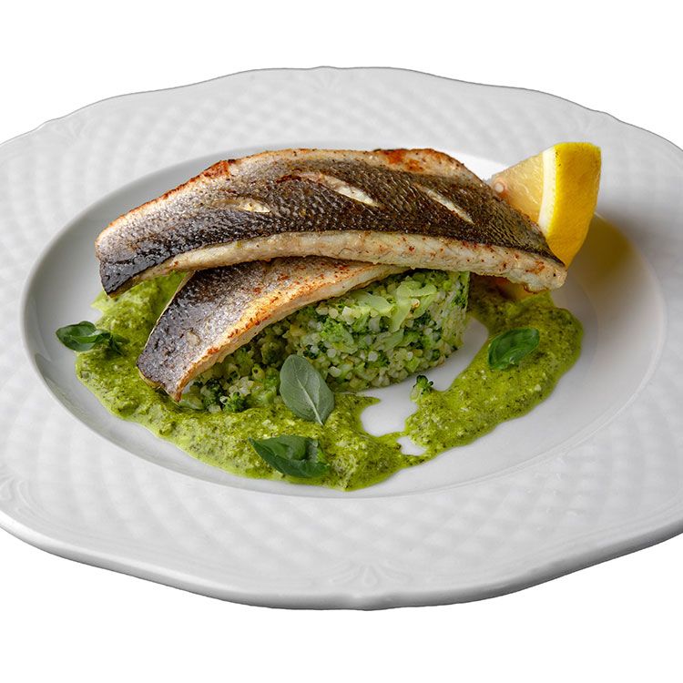 Lubina a la plancha con 'arroz' de brócoli al pesto Lubina a la plancha con 'arroz' de brócoli al pesto