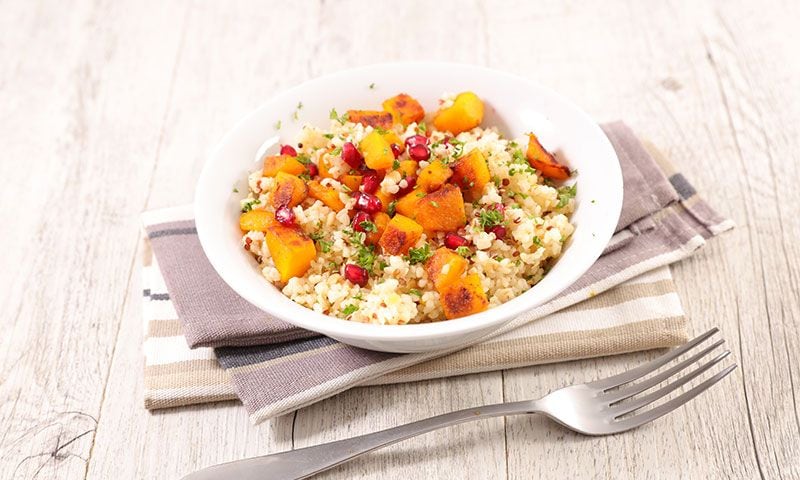 'Arroz' de quinoa con calabaza y granada