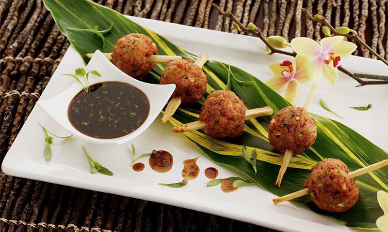 Buñuelos de bacalao con salsa de tamarindo